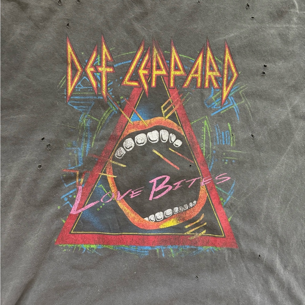 Def Leppard Vintage Look Graphic T-Shirt - Picture 3 of 4